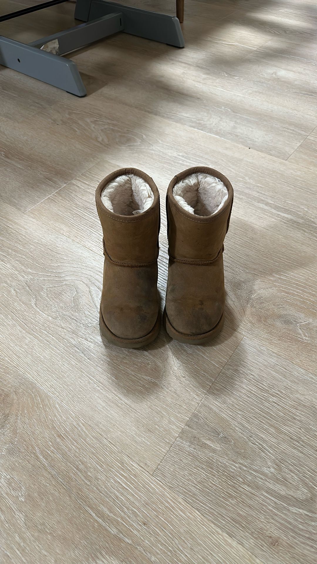 Ugg Little Kid Size10