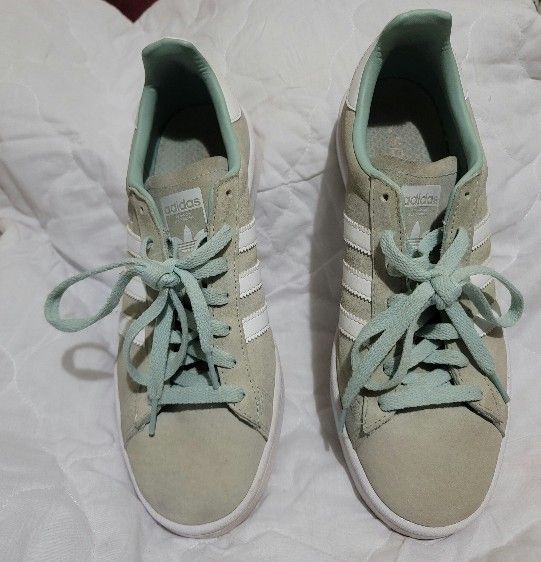 Adidas Originals Campus Ash Green/Running White Mens Size 9 1/2 Suede Sneaker.
