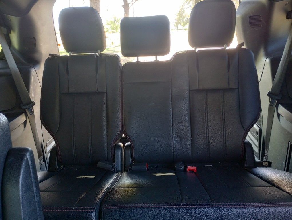 Bench Seat Flip And Fold. Dodge Grand Caravan 2017