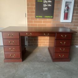 Office Desk w/drawers