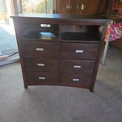 Tv Stand Or Dresser With Six Drawers 