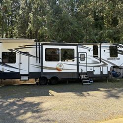 2016 Toy Hauler RV
