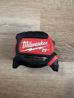 Milwaukee 25 ft. Compact Magnetic Tape measure