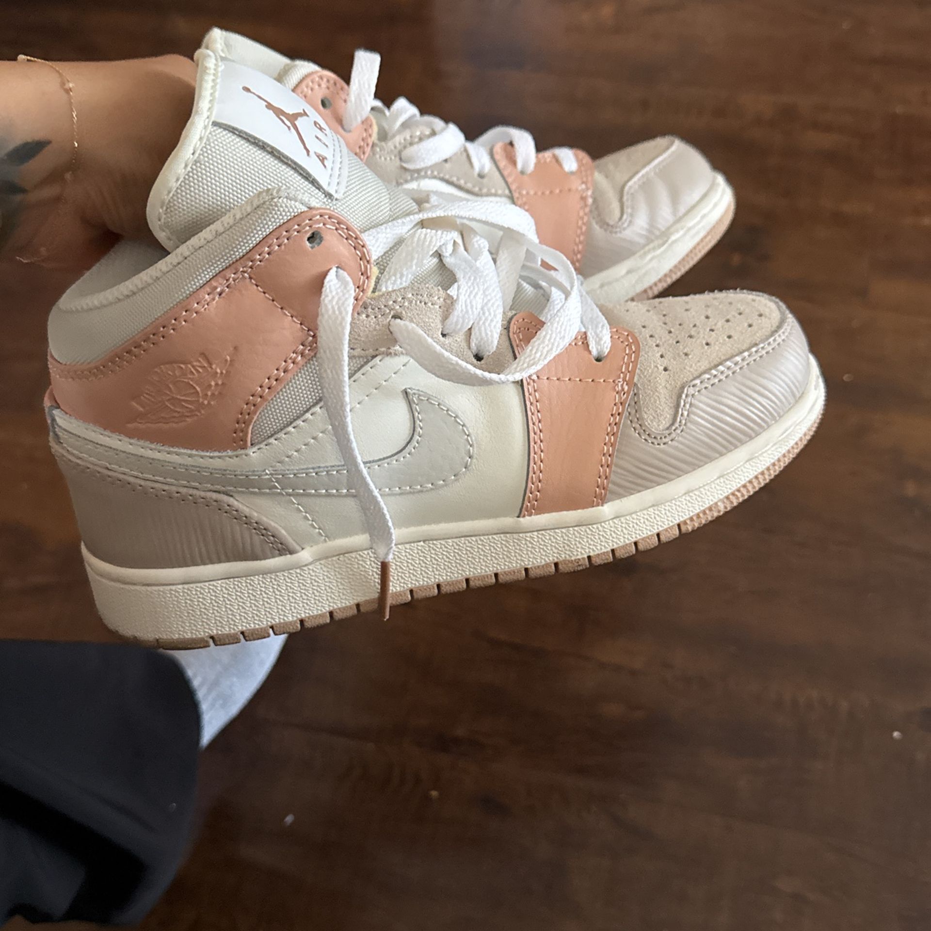 Cream Nikes