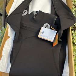 BRAND NEW - Men’s wetsuit - Size Small - Isurus - Evade 3/2 - chest zip - 3.2 - Never Used