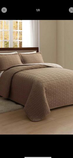 Full/ Queen Size  Two Face Quilt  40 $ Each