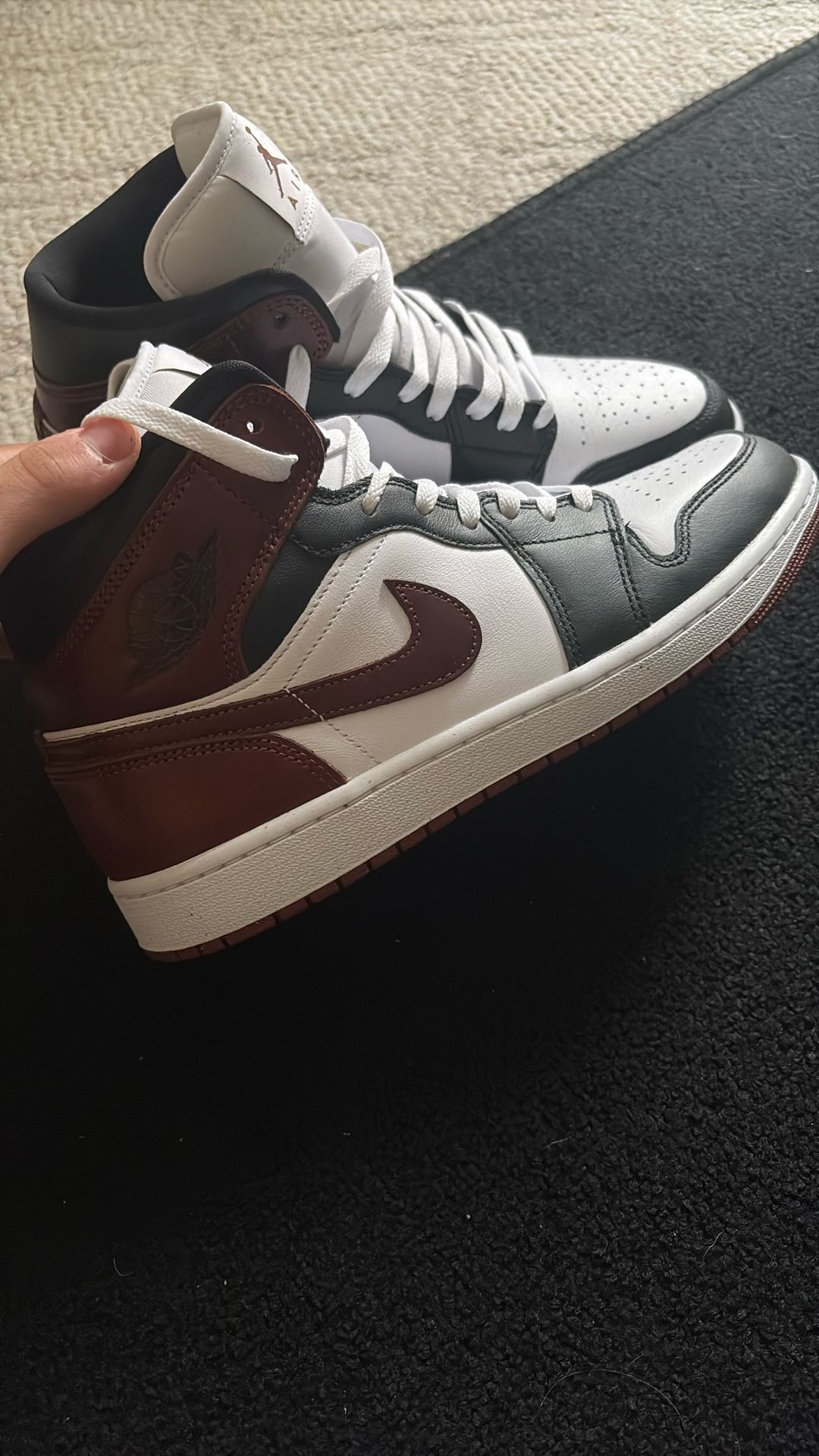 Nike Jordan 1 Burgundy 
