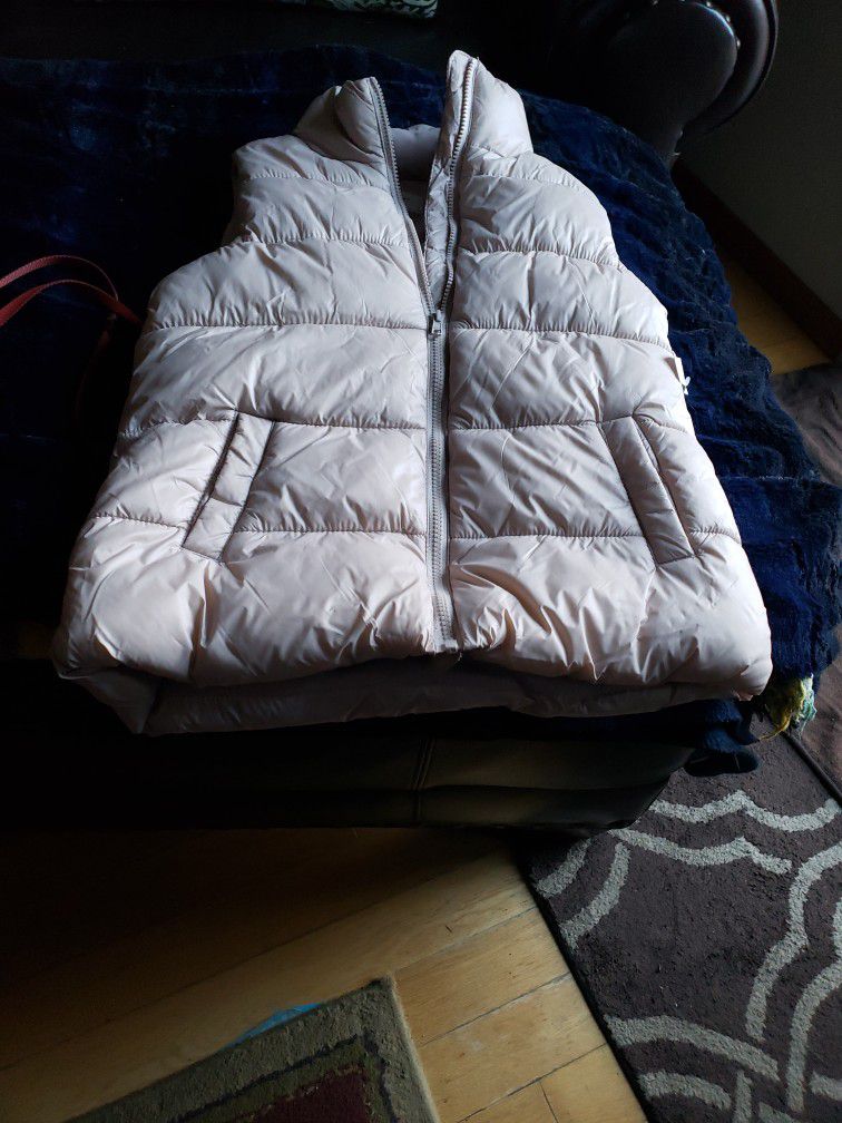 Old Navy Puffer Vest Size Xs (NEW)
