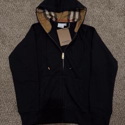 Black Burberry Zip Up hoodie size S 155$