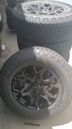 Ford Raptor wheels and tires