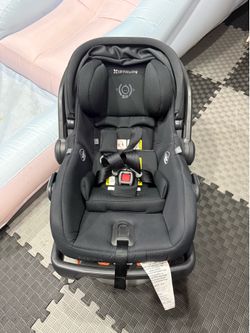 Uppababy Infant Car Seat + Base