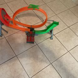 Pista Hot Wheels  $10.00 Funciona Con Baterias 