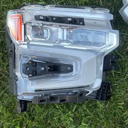2019-2021 Chevy Silverado 1500 Headlight 