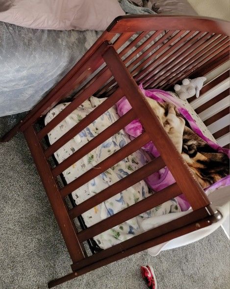 Adjustable Height Wooden Baby/infant Crib Used.