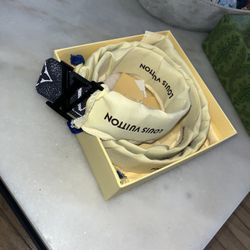 Louie Vuitton LV Initials