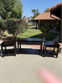 That’s a DEAL!! BEAUTIFUL TABLE SET!! 3-Piece Dark Wood Console and End Table Set (Read Description)