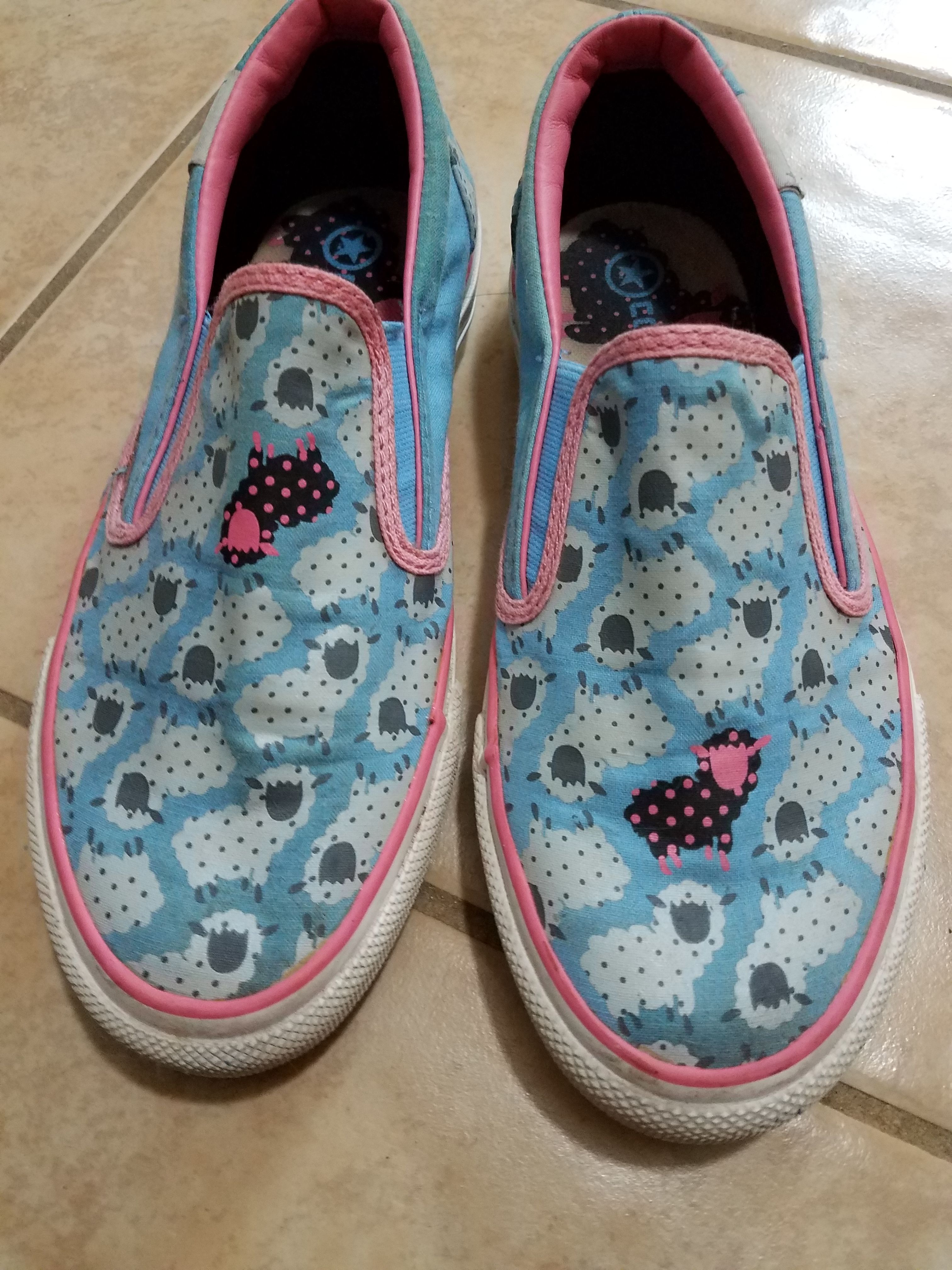 Converse slip ons size 8