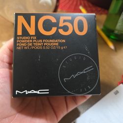 MAC Studio Fix. Powder Plus Foundatiom NC50.