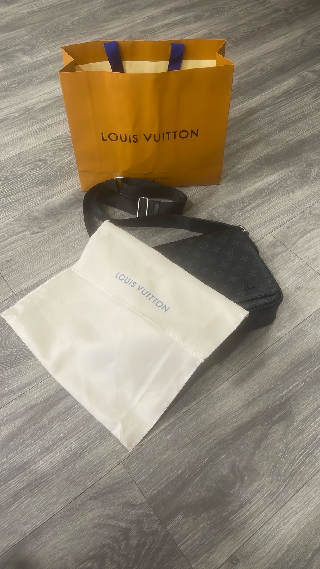 Louis Vuitton Messenger Bag