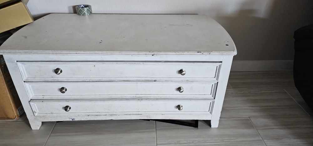 Coffee/Living Room Table