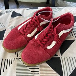 New Vans Old Skool Hairy Suede Red Gum Sole Sneakers (Size M 6.5 / W 8)