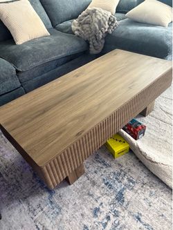 Fluted Wood-Lift Coffee Table With Hidden Storage