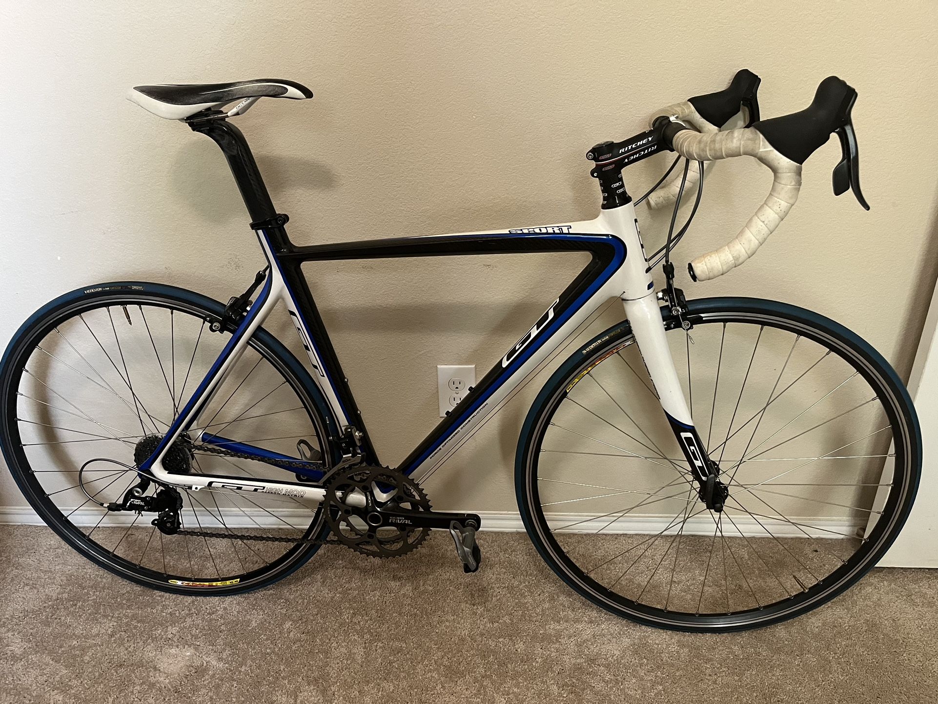 GT Sport Carbon Road Bike