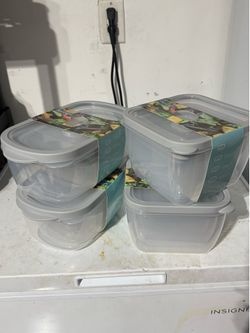 Food storage containers