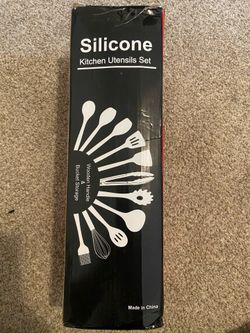 Silicone utensil set
