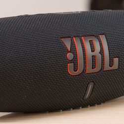 JBL Charge 5