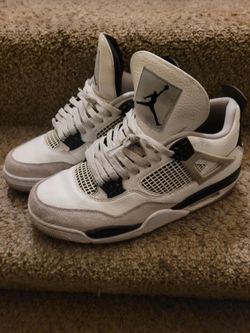 Jordan 4  Military blacks Size 9.5