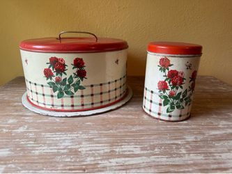 Cake and small rose tins