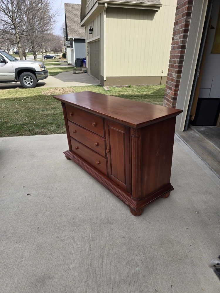Matching Dresser & Armoire