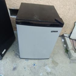 Magic Chef Mini Fridge 