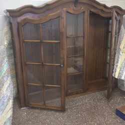 It’s really FREE For pick up only in Jersey City Top hutch with glass shelves for free