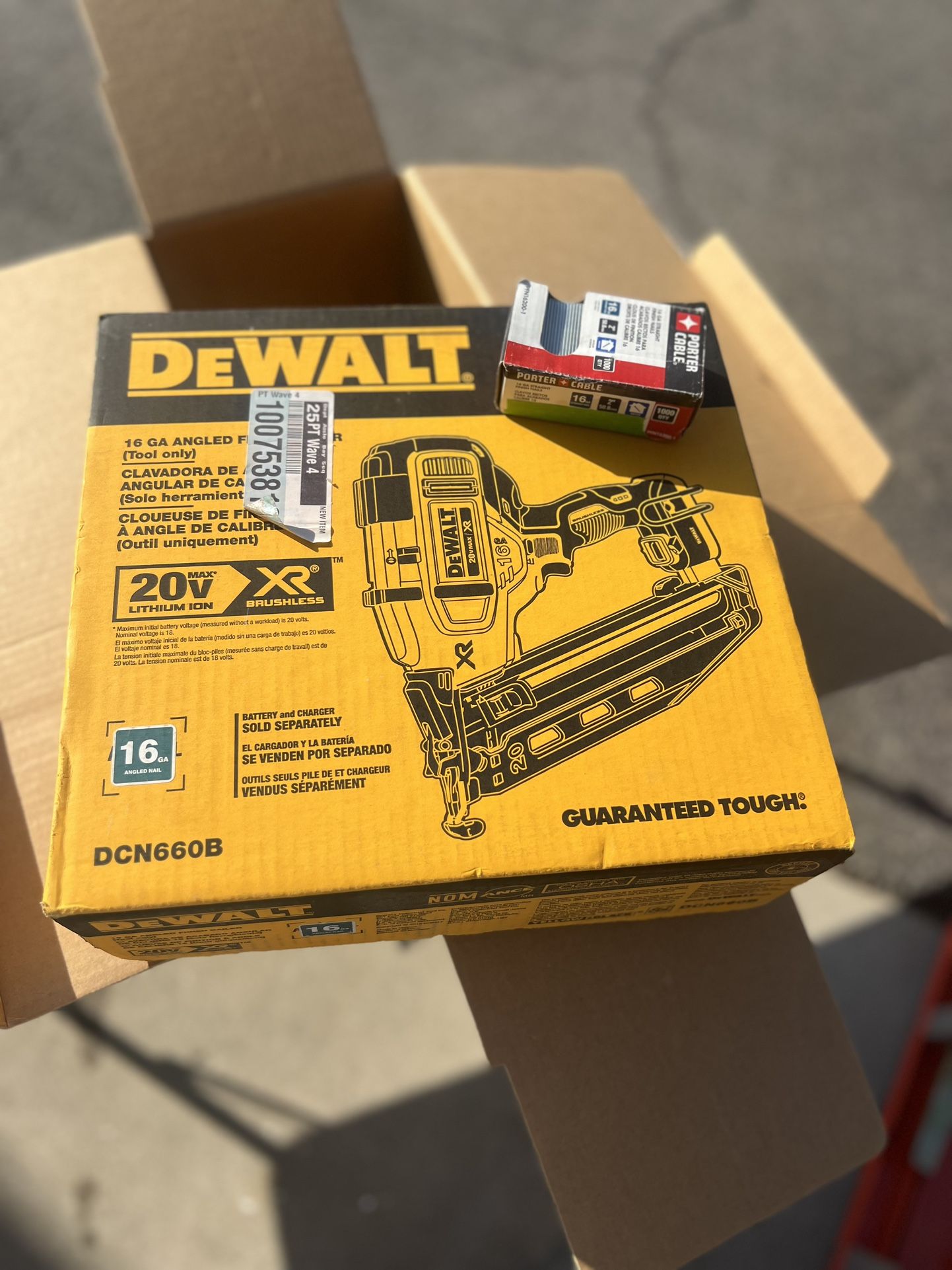 New Dewalt 20 Volt Max 16 gauge Angled Finnish Nailer. Tool Only.