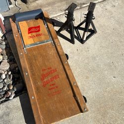 Wood Creeper  & Car Stand 