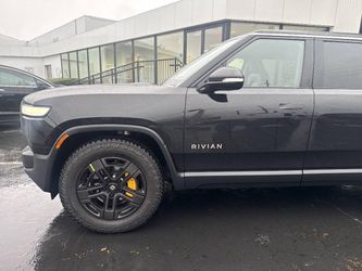 2023 Rivian R1S