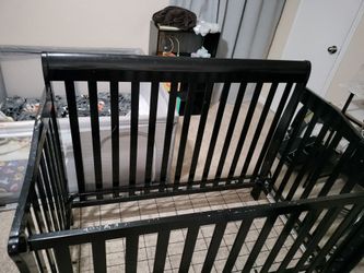 Free Wood Crib *Must Pick up*