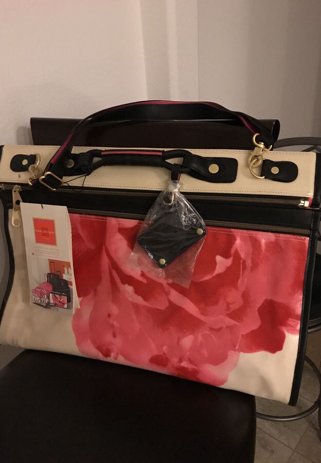 Designer’s Tri-fold travel clothing bag, bold print of pink flower 🌺 on beige