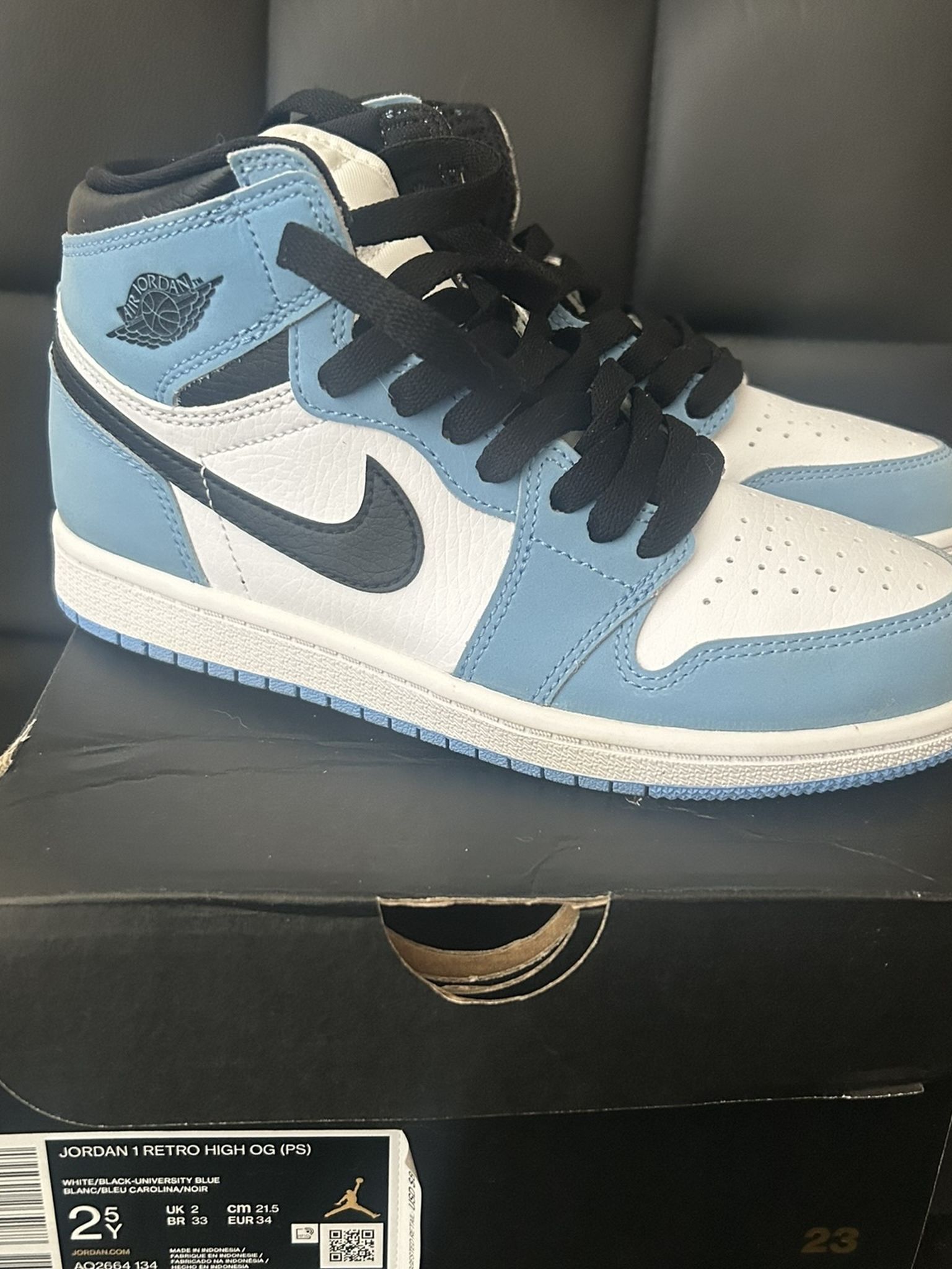 Jordan 1 University Blue Size 2y