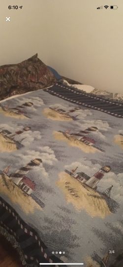 X-Large Throw blanket, it’s folded in half on the 3rd & 4th picture $30 Condition: Like new
