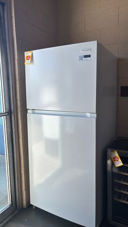 Like new Frigidaire refrigerator