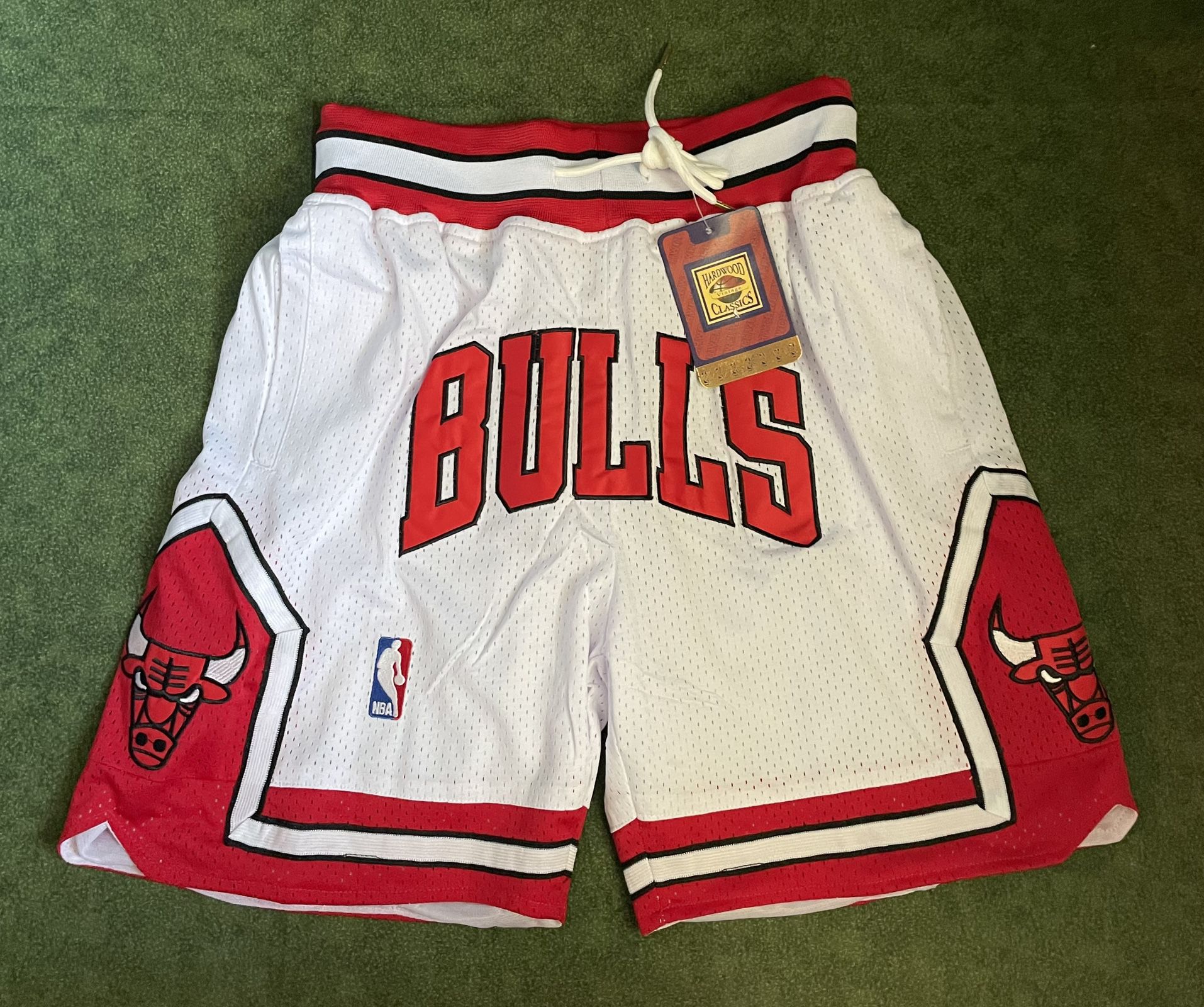 CHICAGO BULLS JUST DON NBA BASKETBALL SHORTS BRAND NEW WITH TAGS SIZE  MEDIUM for Sale in Chicago, IL - OfferUp