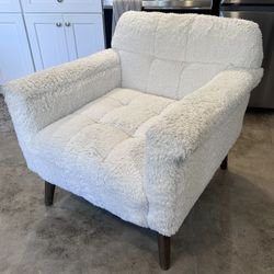 White Fluffy Chair 