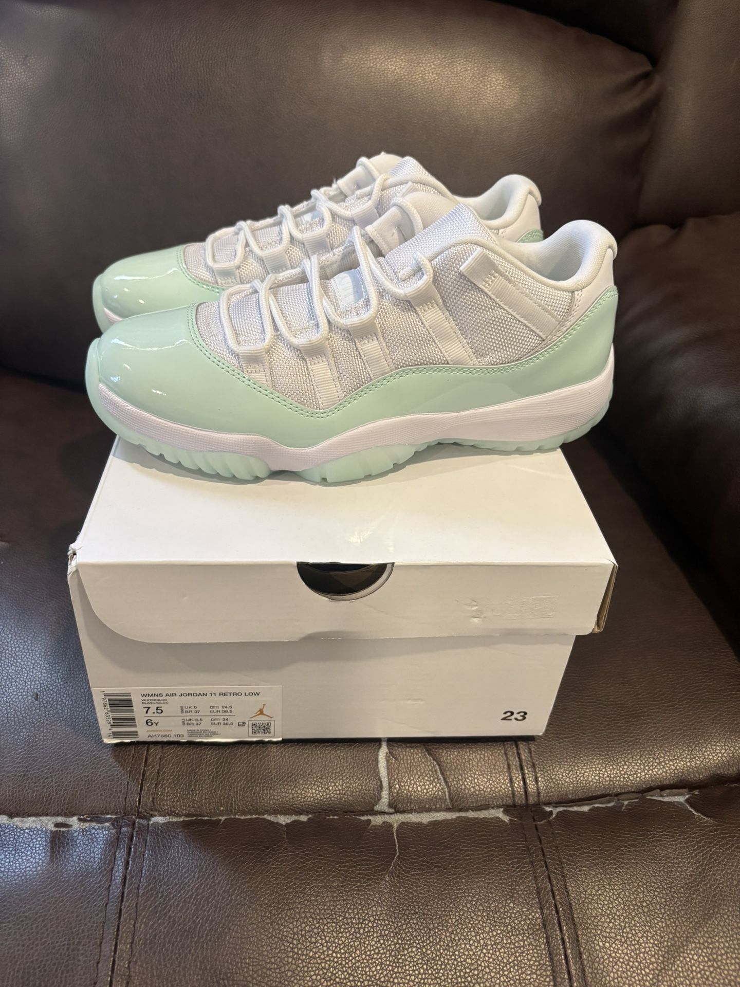 Nike Air Jordan 11 Low Igloo size 7.5W 6Y