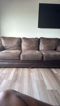 Ashley Swade sofa￼