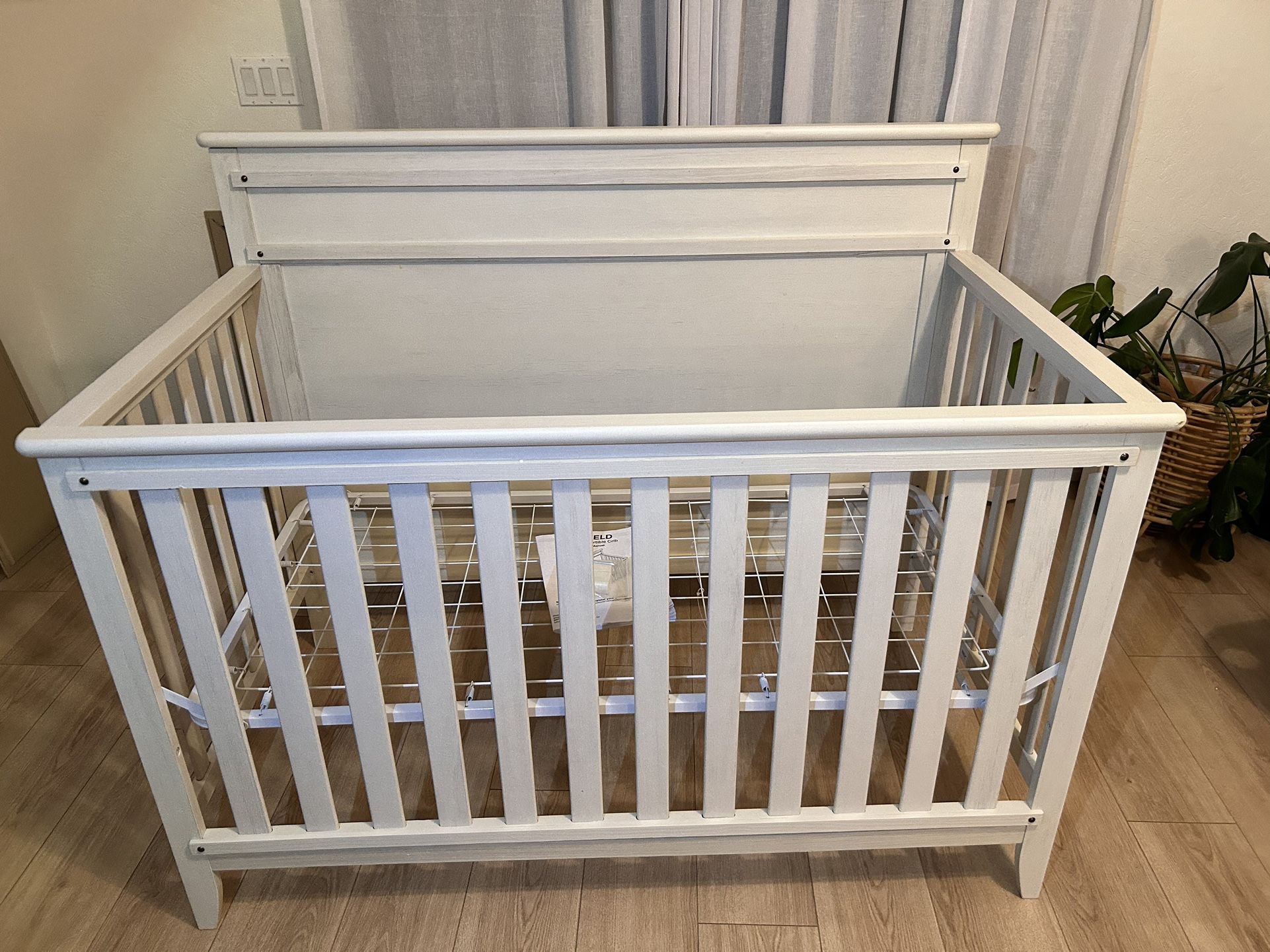 Baby Crib 4 in 1 Convertible