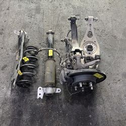 (621) 18-24 Chevy Chevrolet Equinox Left rear suspension knee assembly 2018 2019 2020 2021 2022 2023 2024