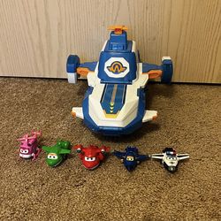 Super Wings World Aircraft. Excellent Condition. Mini Toys Included